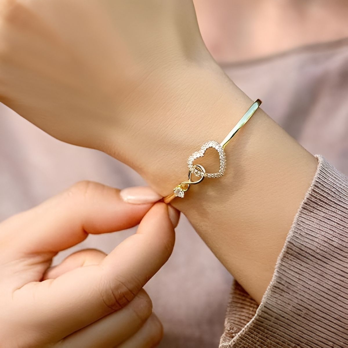 Ariana™ | Mother–Daughter Infinity Bracelet
